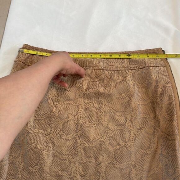WOMAN BRAND SNAKE PRINT MACHINE WASHABLE MINI SKIRT.  NEW WITH TAGS - Picture 3 of 7